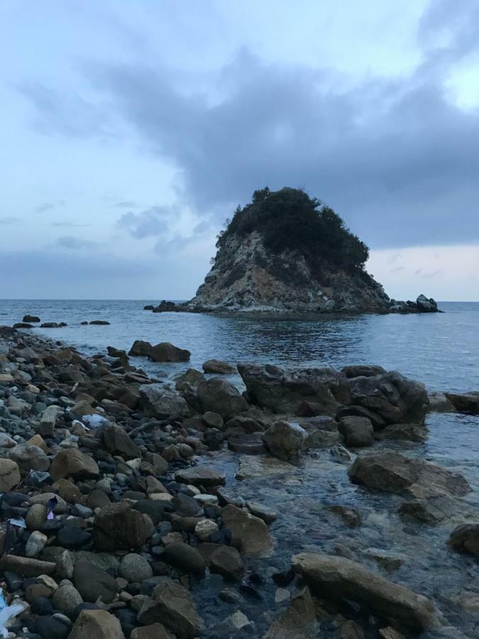 Villa Il Roseto Redinoce Procchio  Exteriör bild
